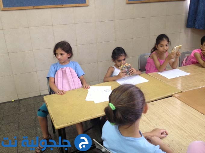 فرقة ليالي الانس العكاوىة تشارك في مخيم الصداقة في الابتدائية أ
